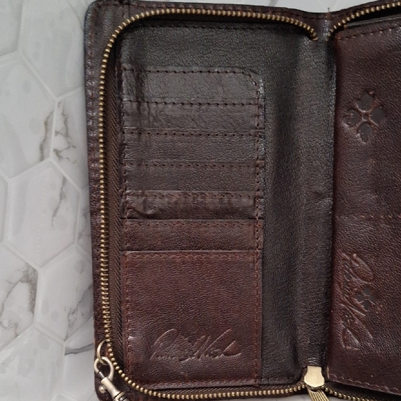 Patricia Nash AZARIO Metallic Embossed Leather Crossbody Clutch - Picture 7 of 15